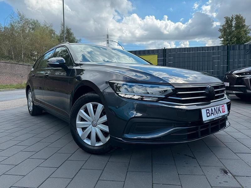 Grau Gebraucht 2019 VW Passat Basis Kombi | 15.490 € (Superpreis) - Bild 1/4