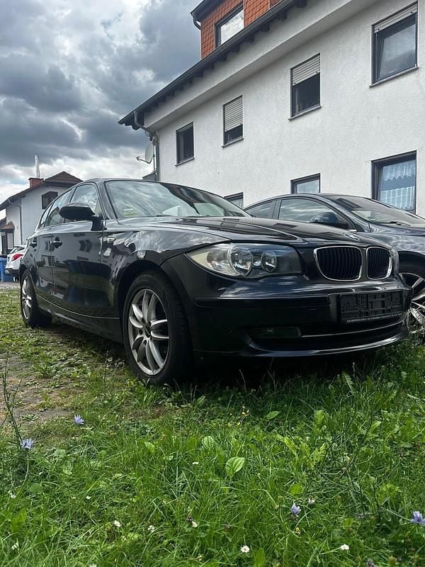 Schwarz Gebraucht 2009 BMW 318 Limousine | 2.700 € (Superpreis) - Bild 1/4