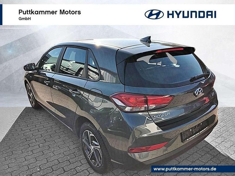 Gebraucht Hyundai i30 120 PS (88 kW) 2022 Amazon grey metallic Kleinwagen