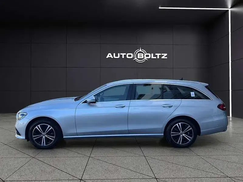 Gebraucht Mercedes E220 Avantgarde 200 PS (147 kW) 2022 Silber Limousine