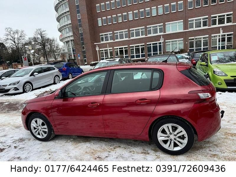 Gebraucht Peugeot 308 131 PS (96 kW) 2016 Rot Limousine