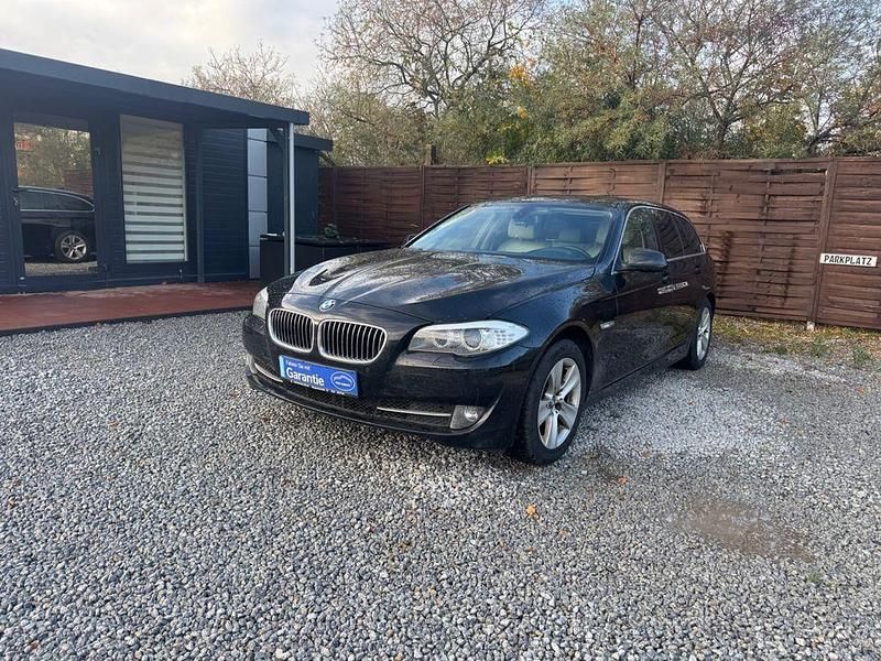 Schwarz Gebraucht 2011 BMW 520 Kombi | 6.850 € (Fairer Preis) - Bild 1/4