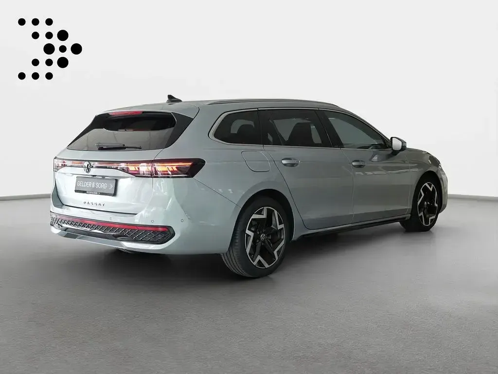 Gebraucht VW Passat R-line 150 PS (110 kW) 2024 Silber Kombi