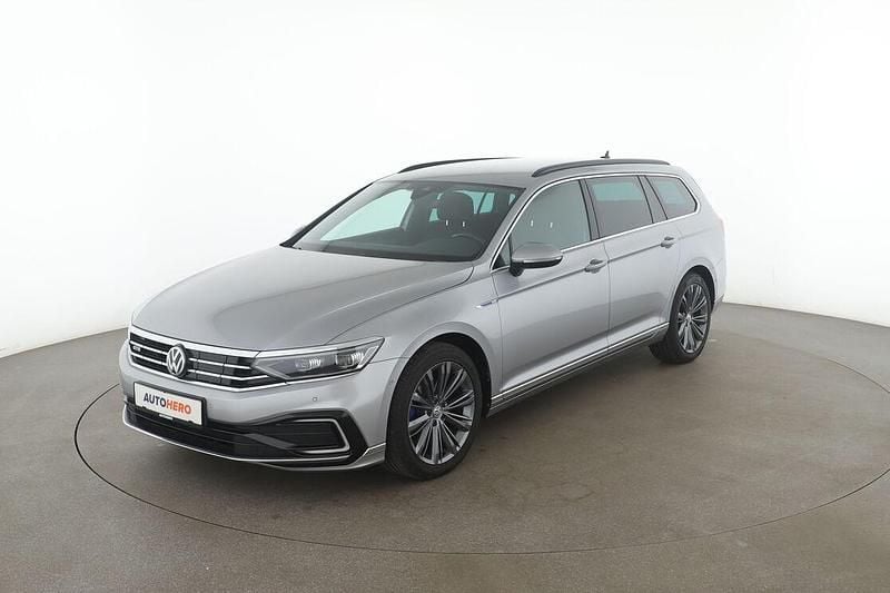 Grau Gebraucht 2020 VW Passat GTE Kombi | 20.790 € (Fairer Preis) - Bild 1/3