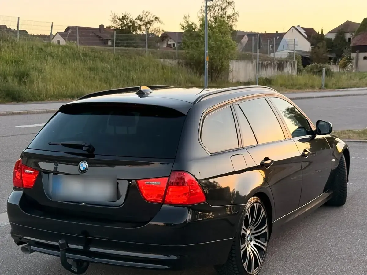 Gebraucht BMW 316 116 PS (85 kW) 2012 Schwarz Kombi