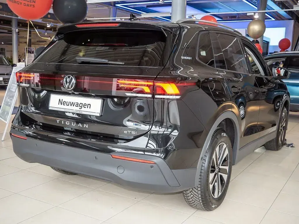 Neu VW Tiguan S 150 PS (110 kW) 2026 Schwarz SUV