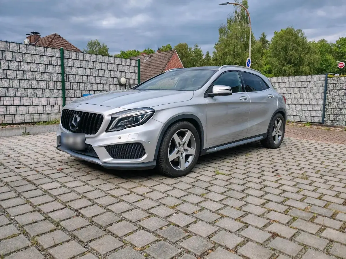 Gebraucht Mercedes GLA220 AMG line 177 PS (130 kW) 2016 Silber SUV