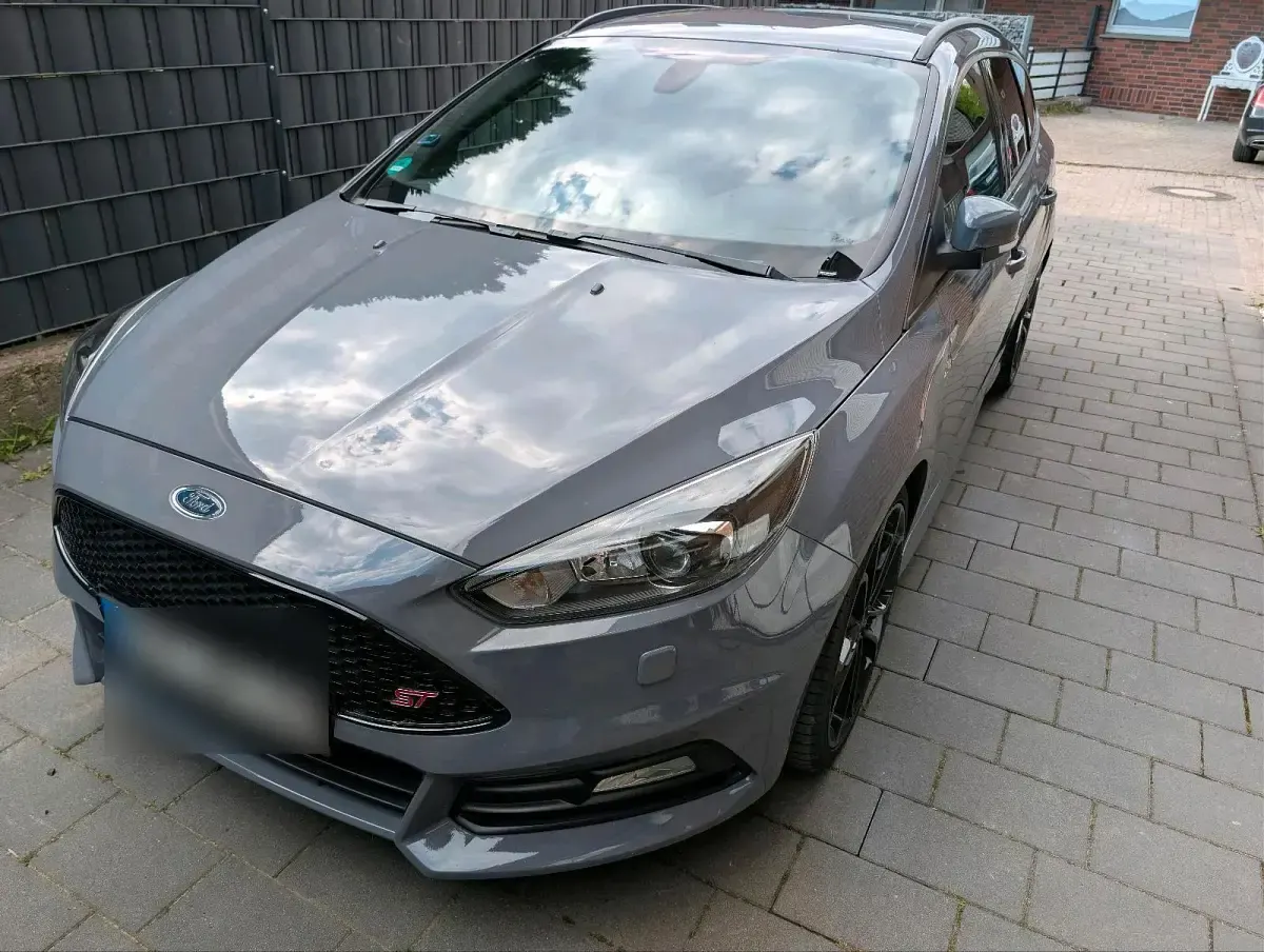 Gebraucht Ford Focus ST 250 PS (183 kW) 2018 Grau Kombi