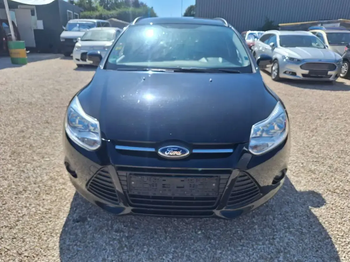 Gebraucht Ford Focus Trend 125 PS (91 kW) 2014 Pantherschwarz metallic Kombi