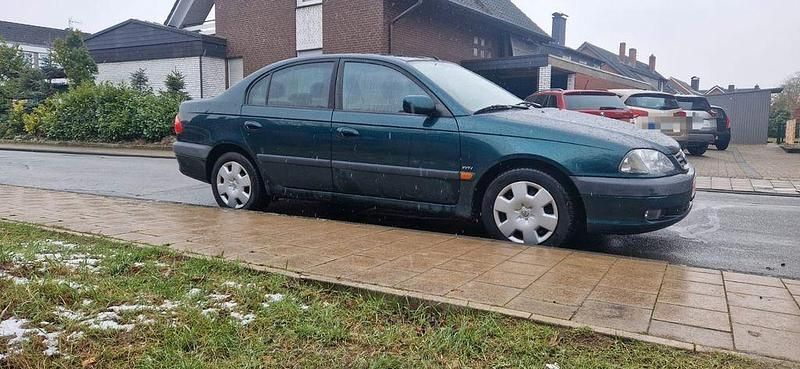 Gebraucht Toyota Avensis 129 PS (94 kW) 2002 Grün Limousine