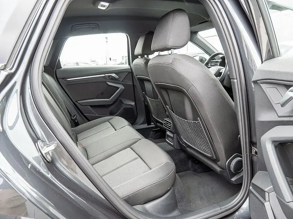 Używany Audi A3 Performance 150 KM (110 kW) 2023 Szary Sedan/Limuzyna