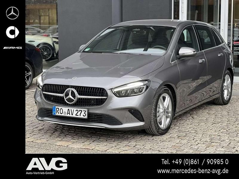 Grau Gebraucht 2024 Mercedes B180 Progressive Van / Kleinbus | 34.300 € (Teuer) - Bild 1/4