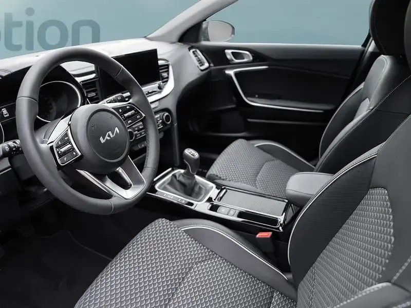 Neu Kia XCeed 140 PS (102 kW) 2025 Silber SUV