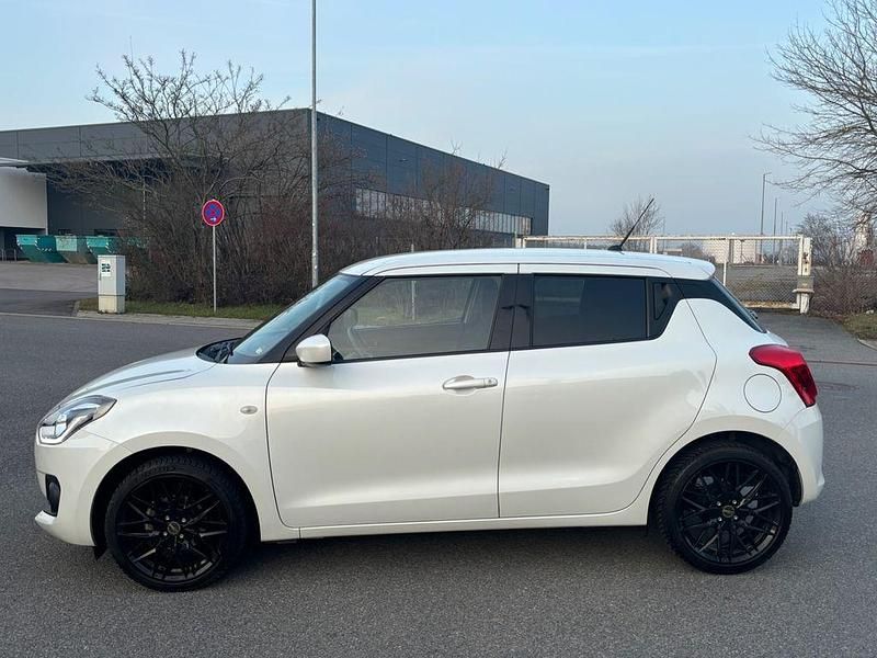 Gebraucht Suzuki Swift 83 PS (61 kW) 2023 Weiß Limousine