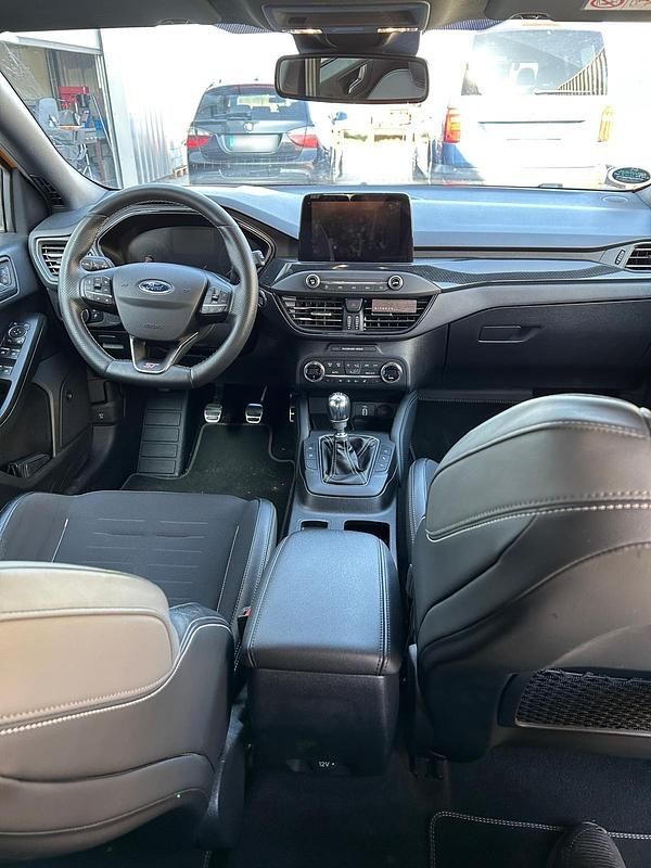 Gebraucht Ford Focus Performance Edition 280 PS (205 kW) 2020 Orange Limousine