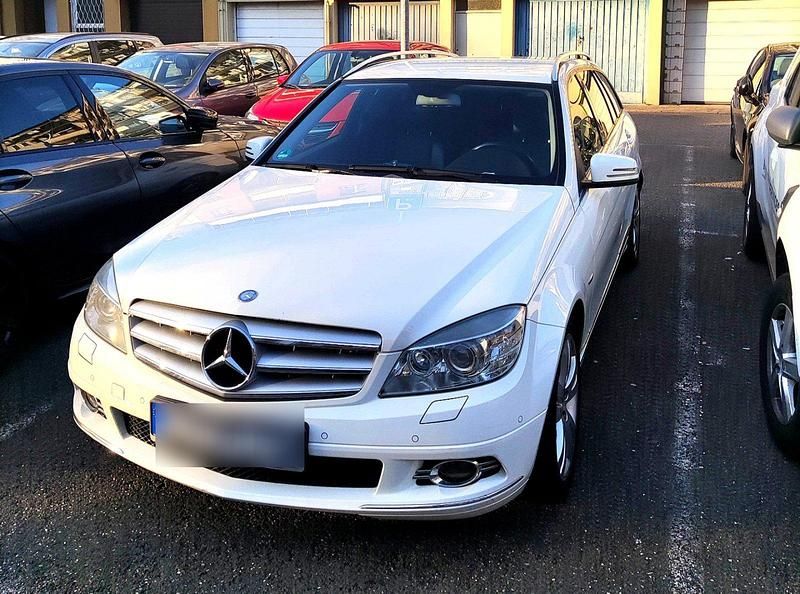 Weiß Gebraucht 2010 Mercedes C220 Kombi | 3.000 € - Bild 1/4