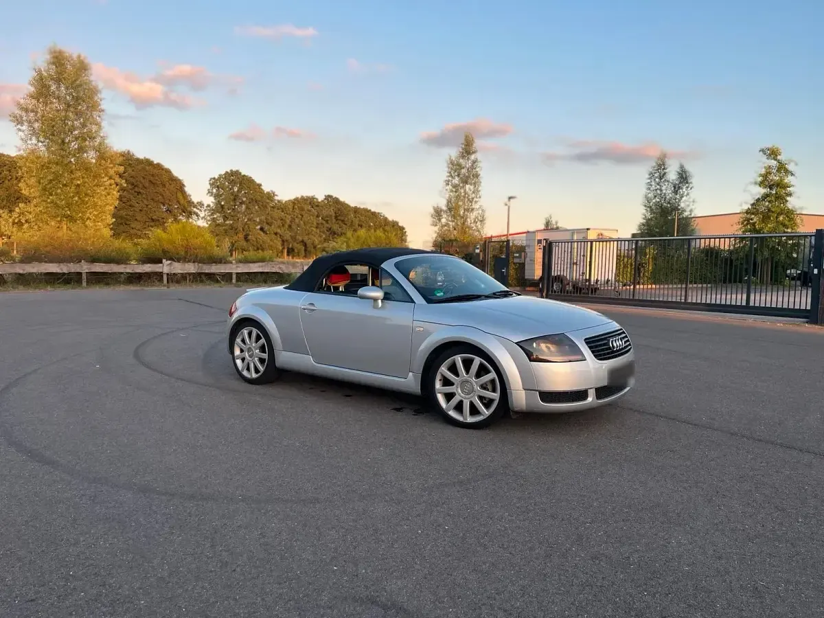 Gebraucht Audi TT Design 179 PS (131 kW) 2000 Silber Coupé
