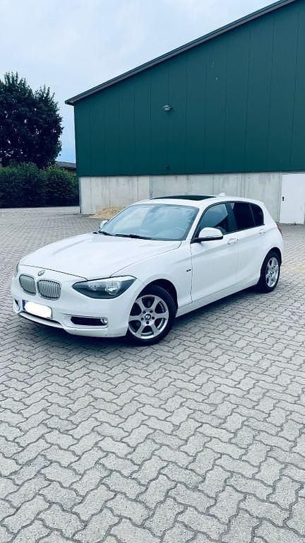 Weiß Gebraucht 2012 BMW 116 Urban Line Kleinwagen | 6.500 € (Fairer Preis) - Bild 1/4