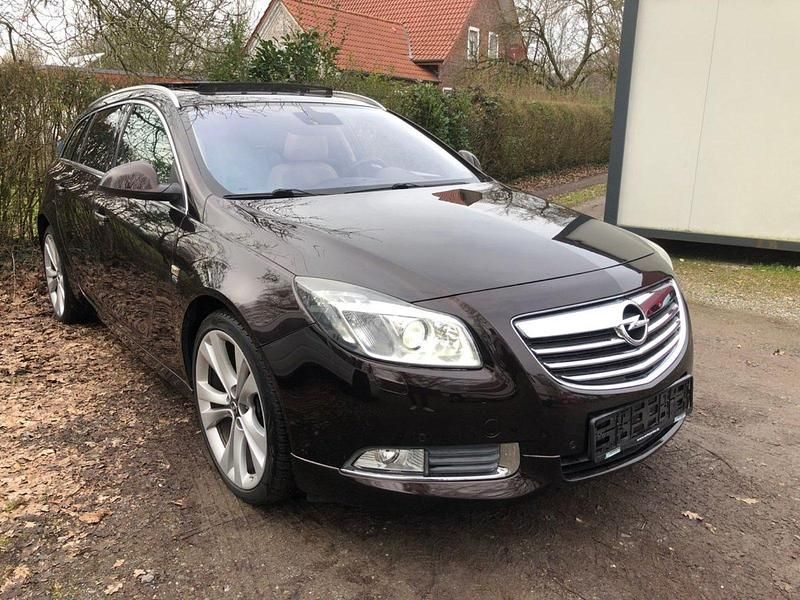 Braun Gebraucht 2011 Opel Insignia OPC Kombi | 7.799 € (Superpreis) - Bild 1/4