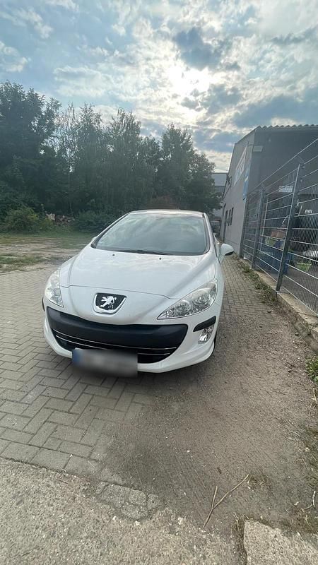 Weiß Gebraucht 2010 Peugeot 308 Kleinwagen | 3.550 € (Fairer Preis) - Bild 1/4