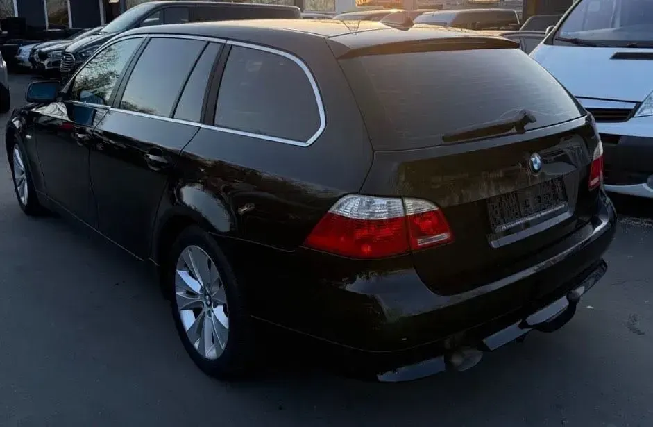 Gebraucht BMW 520 163 PS (119 kW) 2005 Schwarz Kombi