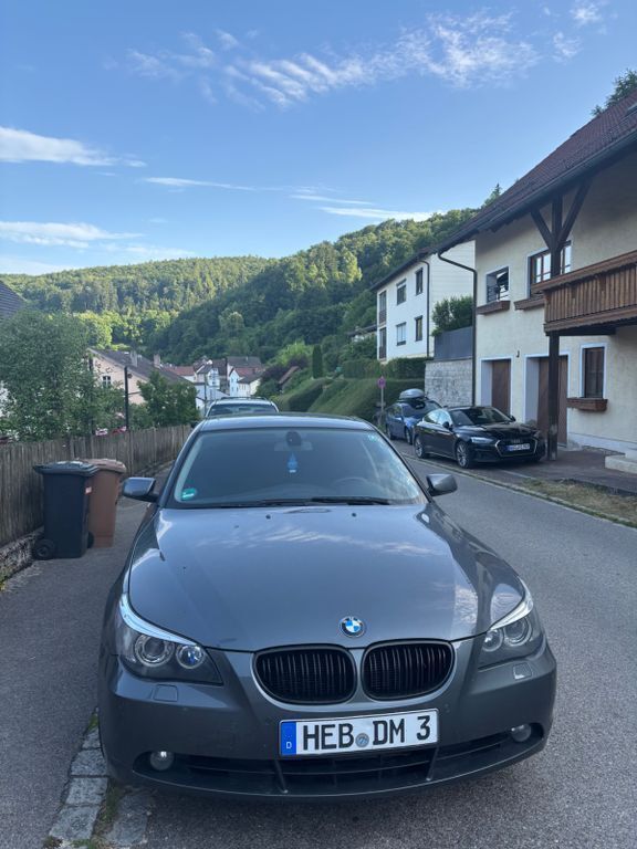 Grau Gebraucht 2007 BMW 520 Performance Limousine | 8.000 € (Teuer) - Bild 1/4