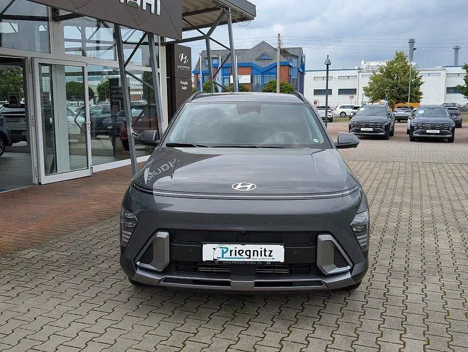 Gebraucht Hyundai Kona Trend 139 PS (102 kW) 2025 Ecotronic grey SUV