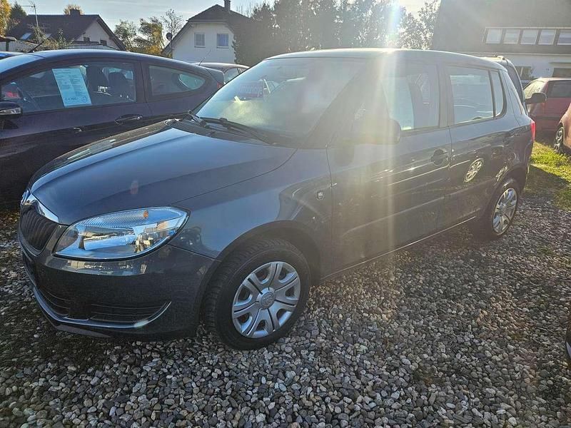 Grau Gebraucht 2014 Skoda Fabia Cool Edition Kleinwagen | 4.290 € - Bild 1/4