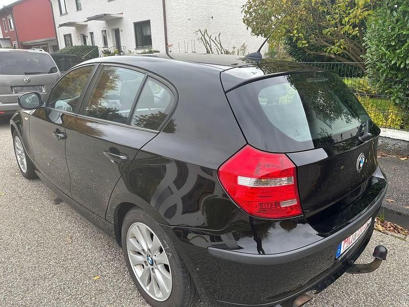 Gebraucht BMW 116 Advantage 122 PS (89 kW) 2010 Schwarz Kleinwagen