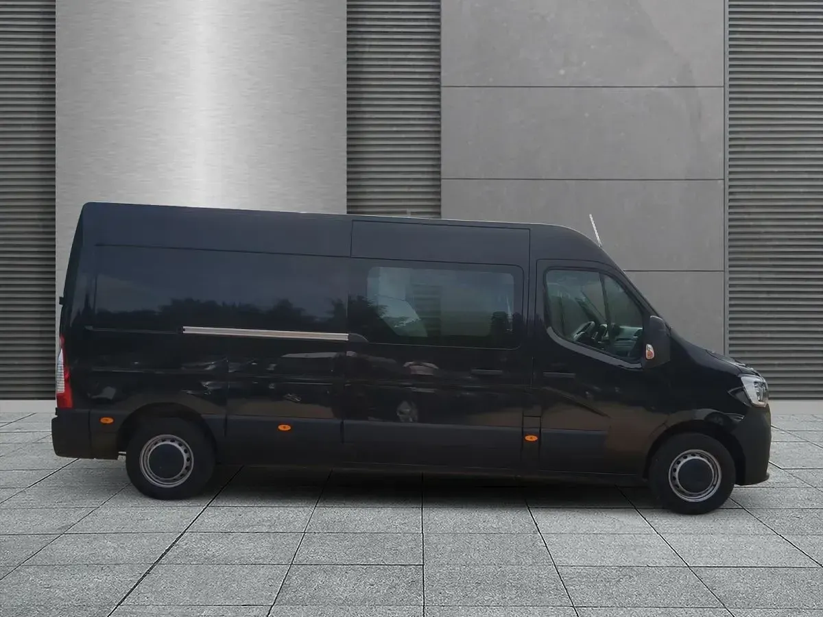 Gebraucht Renault Master 179 PS (131 kW) 2024 Schwarz (perlmuttschwarz) Van / Kleinbus