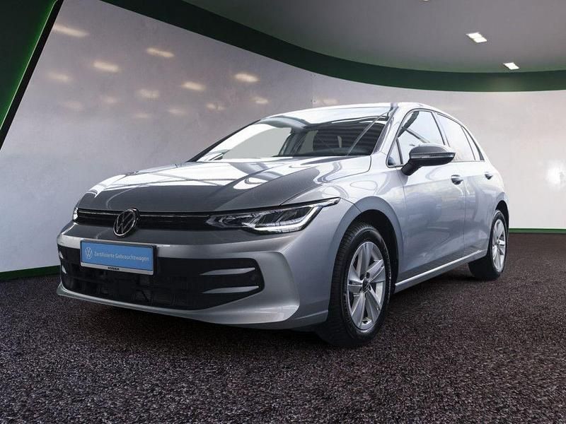 Gebraucht VW Golf VIII Life 116 PS (85 kW) 2025 Oyster silver Limousine