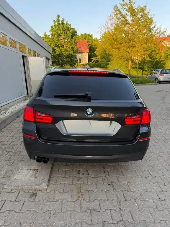 Gebraucht BMW 530 M Sport 258 PS (189 kW) 2012 Grau Kombi
