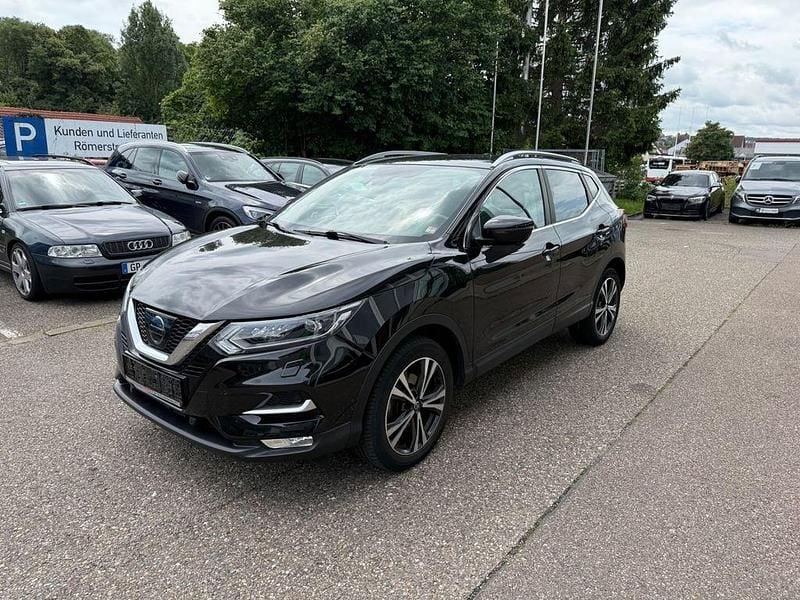 Schwarz Gebraucht 2017 Nissan Qashqai N-Connecta SUV | 13.300 € (Guter Preis) - Bild 1/4