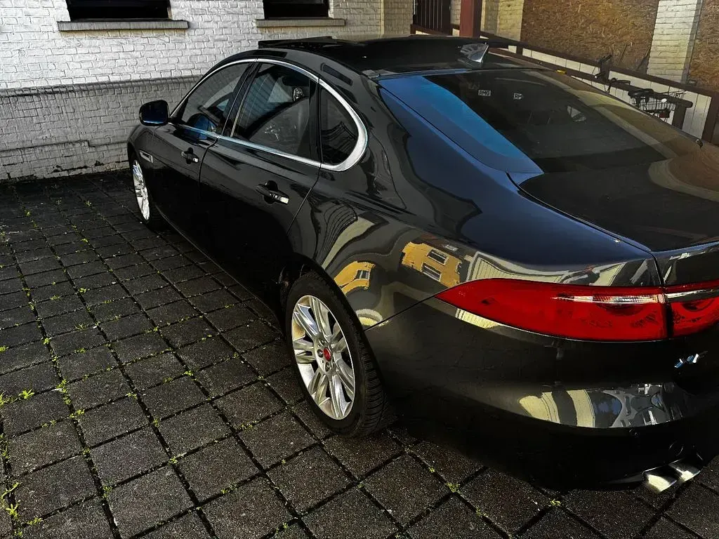 Gebraucht Jaguar XF Portfolio 179 PS (131 kW) 2019 Grau Limousine