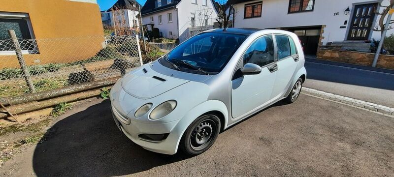 Weiß Gebraucht 2004 Smart ForFour Passion Limousine | 1.490 € (Fairer Preis) - Bild 1/4