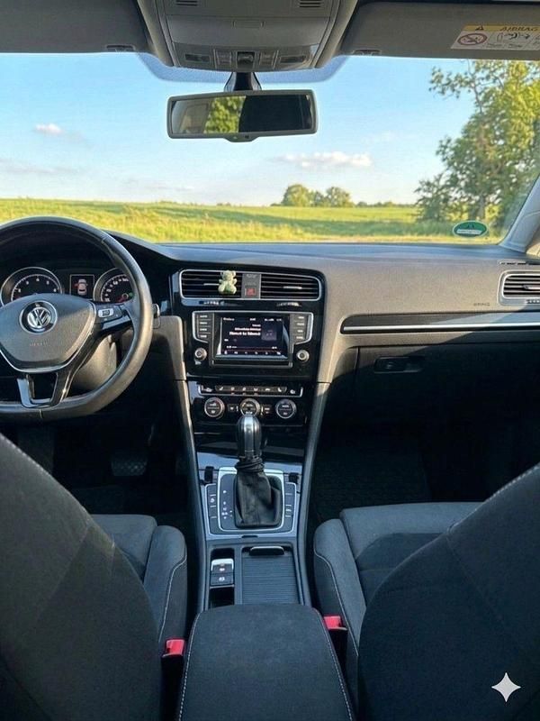 Gebraucht VW Golf VII Highline 125 PS (91 kW) 2015 Weiß Kleinwagen