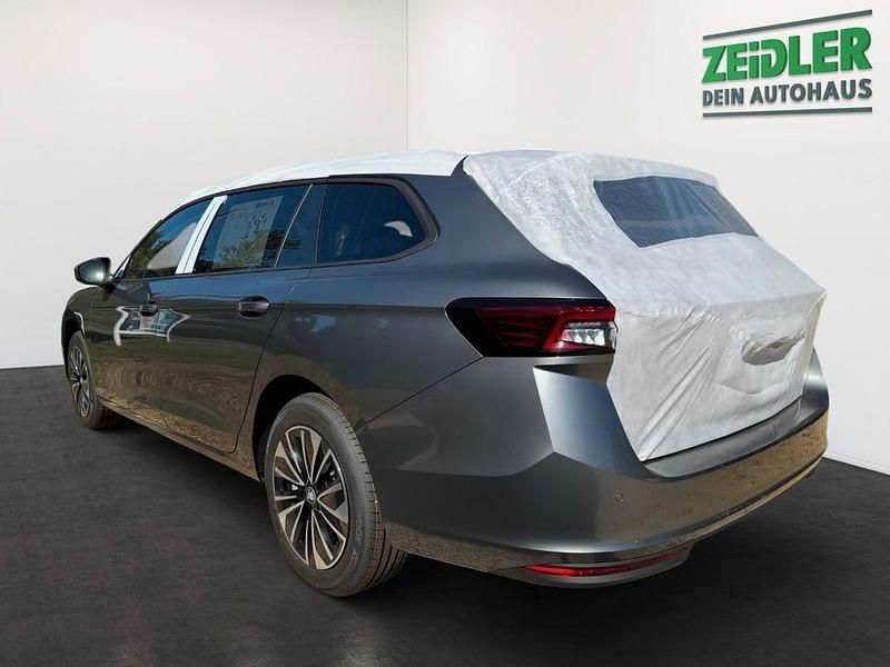 Neu Skoda Superb Selection 150 PS (110 kW) 2025 Grau Kombi