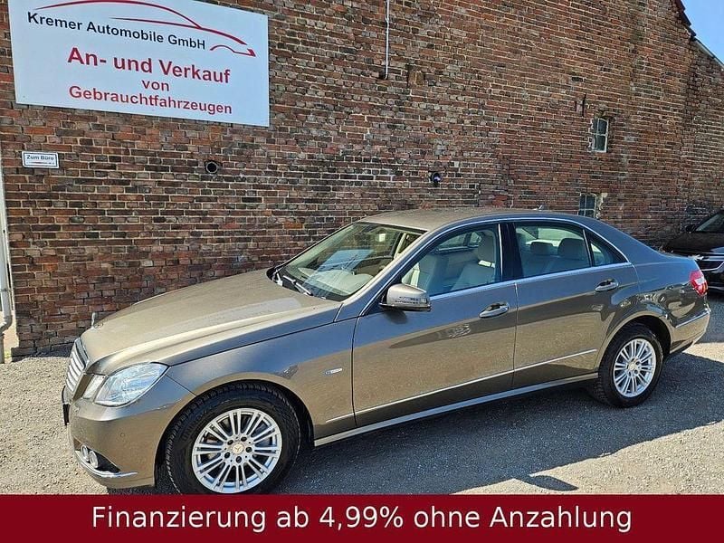 Grau Gebraucht 2010 Mercedes E200 Limousine | 14.490 € (Etwas zu teuer) - Bild 1/4