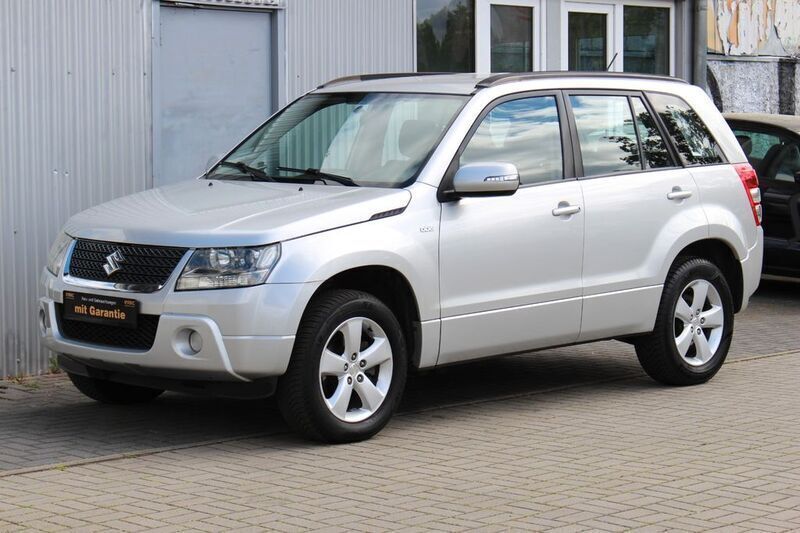 Silber Gebraucht 2010 Suzuki Grand Vitara SUV | 12.490 € - Bild 1/4
