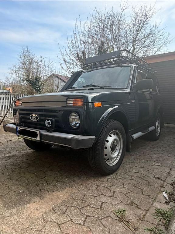 Gebraucht Lada niva 83 PS (61 kW) 2017 Grün SUV