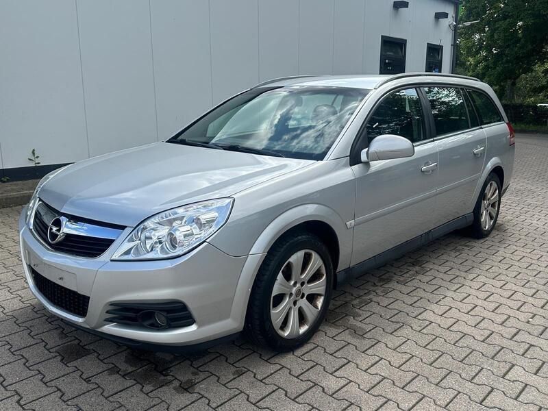 Silber Gebraucht 2007 Opel Vectra Edition+ Kombi | 2.300 € (Fairer Preis) - Bild 1/4