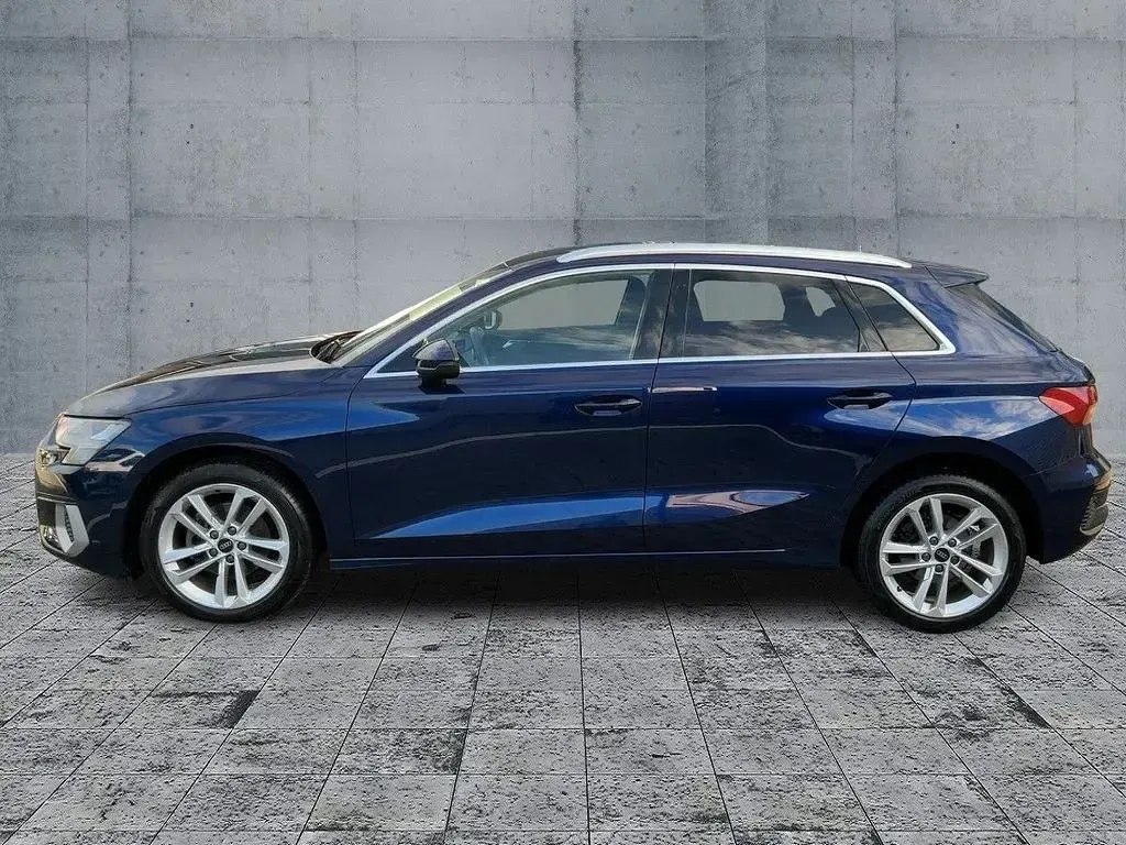 Używany Audi A3 Advanced Plus 116 KM (85 kW) 2022 Niebieski Sedan/Limuzyna