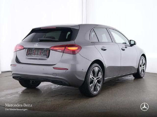 Grau Gebraucht 2024 Mercedes A200 Advanced Limousine | 29.690 € (Fairer Preis) - Bild 1/4
