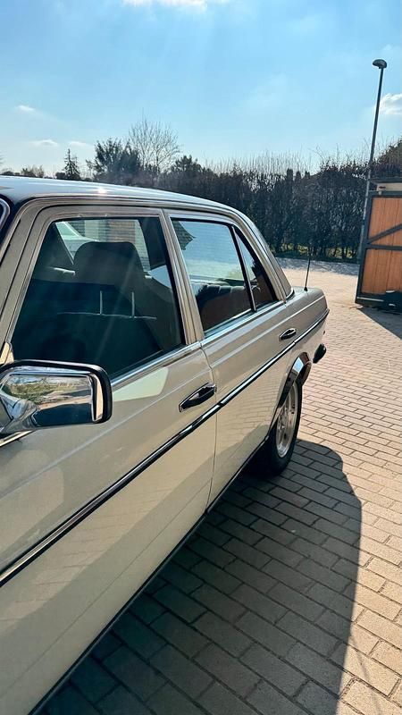 Gebraucht Mercedes E300 90 PS (66 kW) 1979 Weiß Limousine