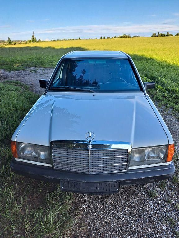 Weiß Gebraucht 1983 Mercedes 190 Limousine | 10.800 € - Bild 1/4