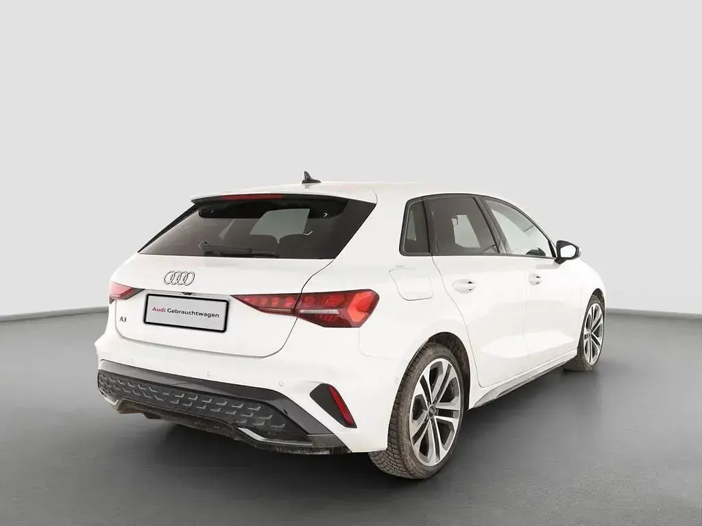 Gebraucht Audi A3 Ambiente 150 PS (110 kW) 2025 Gletscherweiß (metallic) Limousine