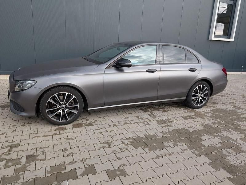 Gebraucht Mercedes E220 Avantgarde 194 PS (142 kW) 2019 Grau Limousine