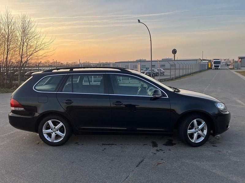 Schwarz Gebraucht 2011 VW Golf VI Comfortline Kleinwagen | 3.100 € (Superpreis) - Bild 1/4