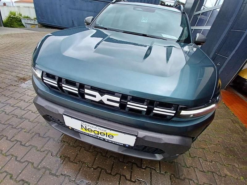 Neu Dacia Duster Expression 131 PS (96 kW) 2025 Zedergrün SUV