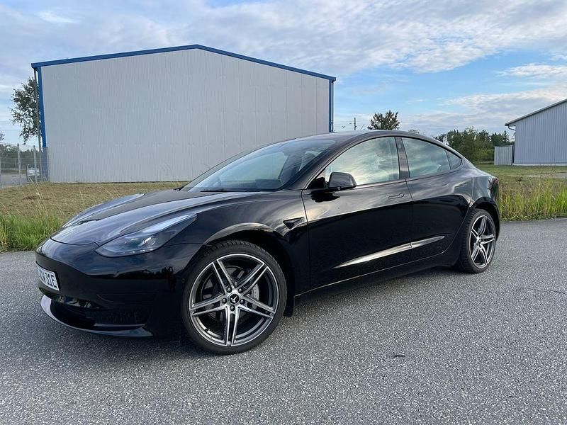 Schwarz Gebraucht 2021 Tesla Model 3 RWD Limousine | 26.900 € (Fairer Preis) - Bild 1/4
